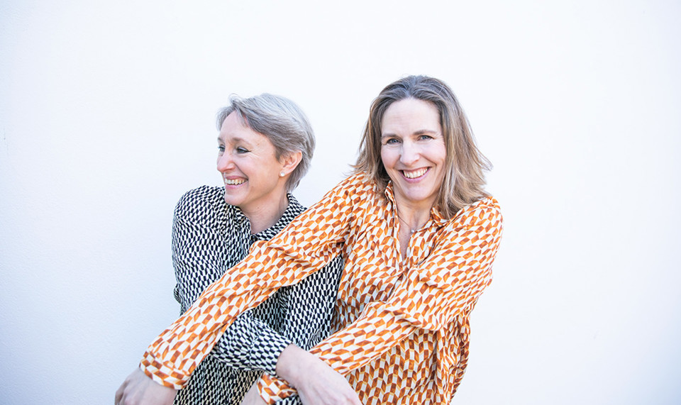 Två kvinnor. Fotografi.