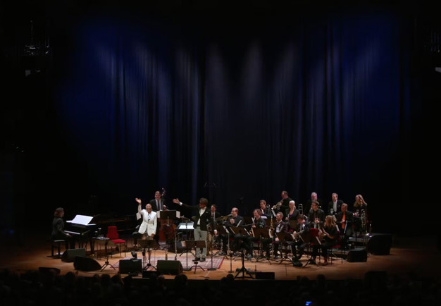 Kvinan som ler. Fotografi