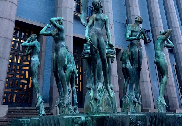 Statyerna utanför Konserthuset