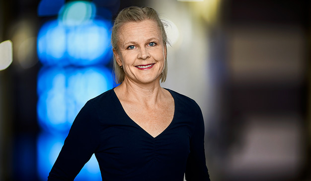 Musiker som tittar in i kameran. Närbild. Fotografi.