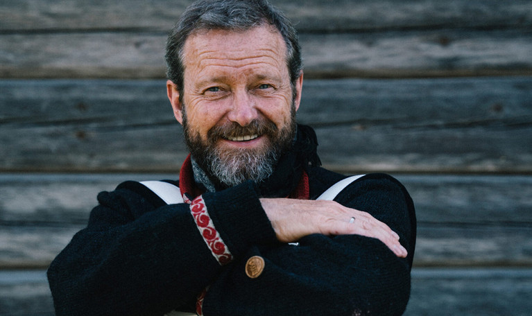 Man med dragspel. Fotografi.