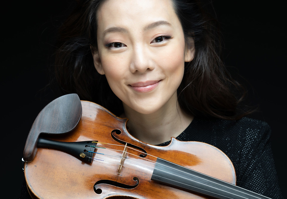 Kvinna med en fiol. Fotografi.