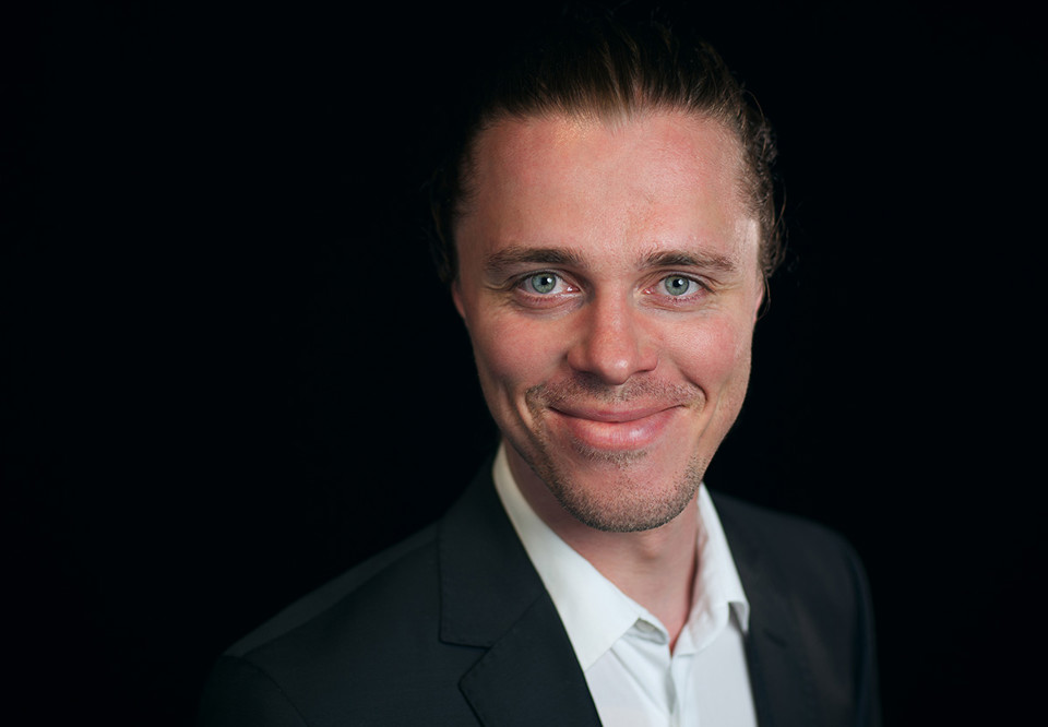 Närbild på man. Fotografi.