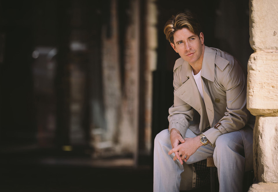 Närbild på ung man. Fotografi.