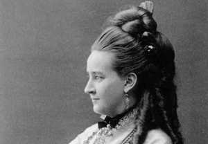 Svartvitt fotografi av kvinna. 